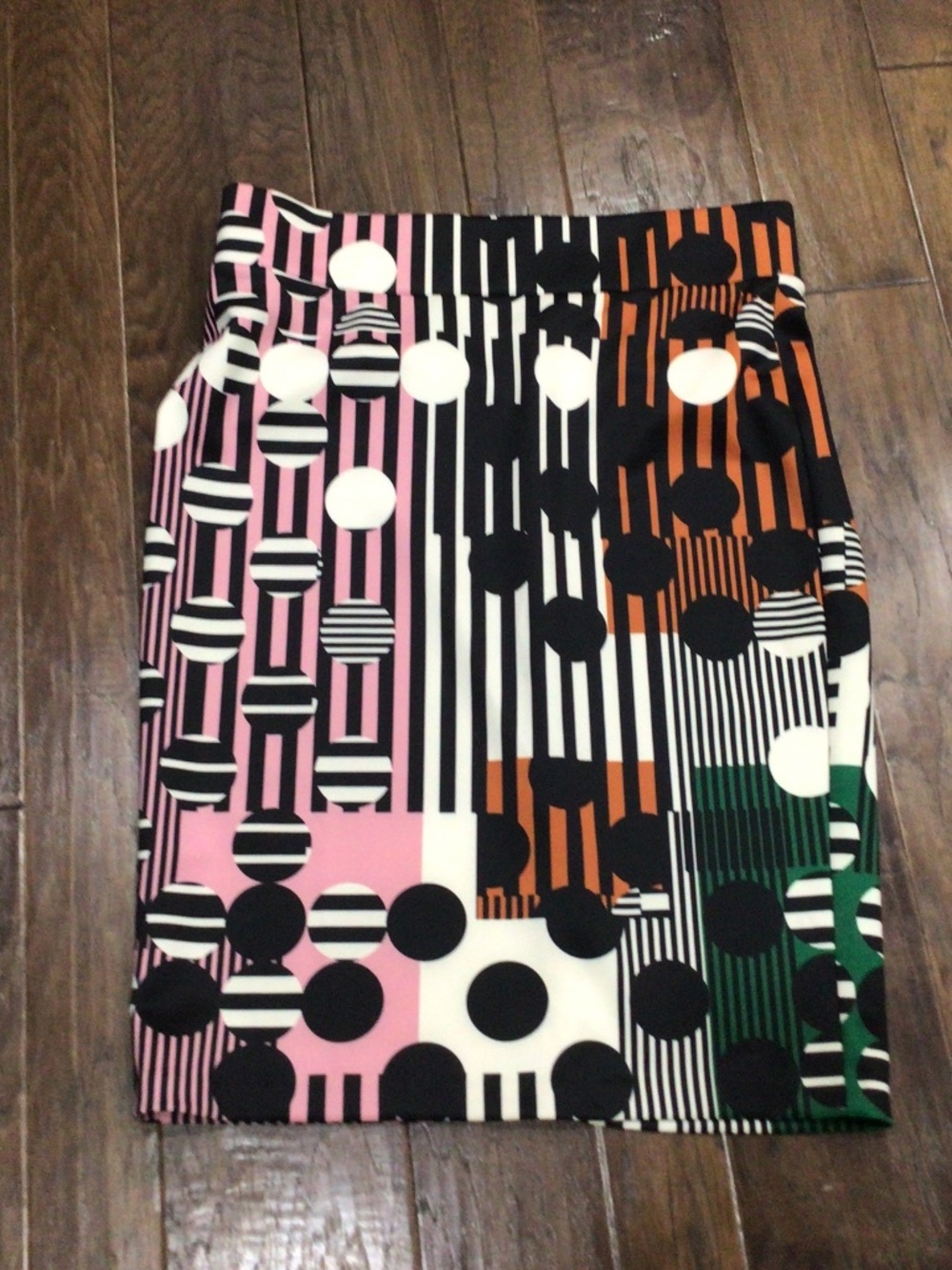 Eloquii Geometric design skirt, size 16, with wide waistband in new condition